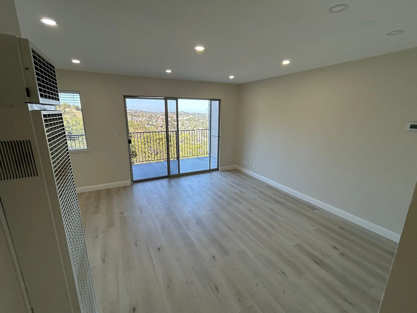2760 Melendy — Photo 4