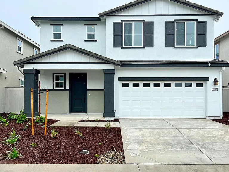 6057 Woodlands Loop — Photo 1