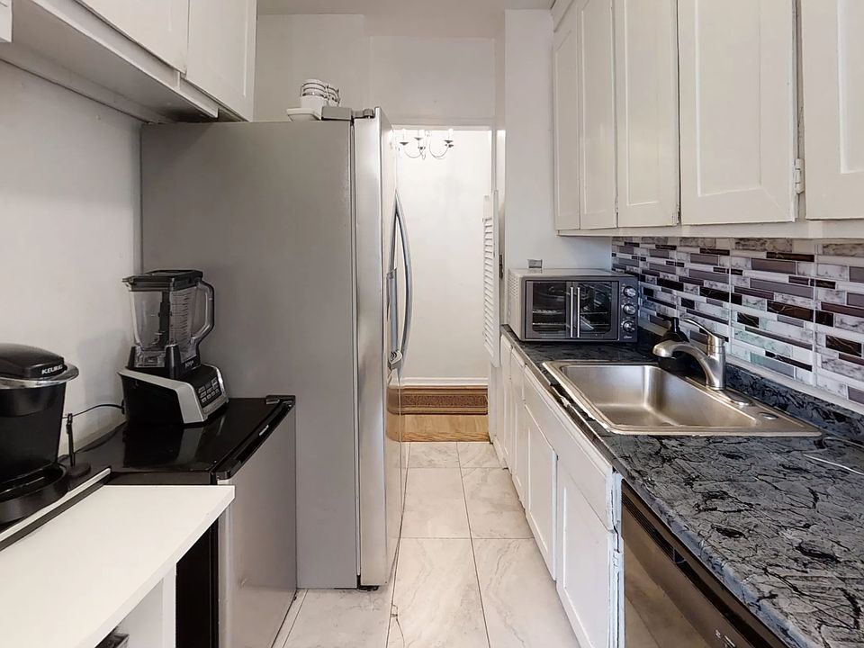 1st image of 2915 W 5th St APT 3F
