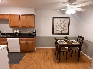 8746 Brentshire Walk, Brentwood, MO 63144