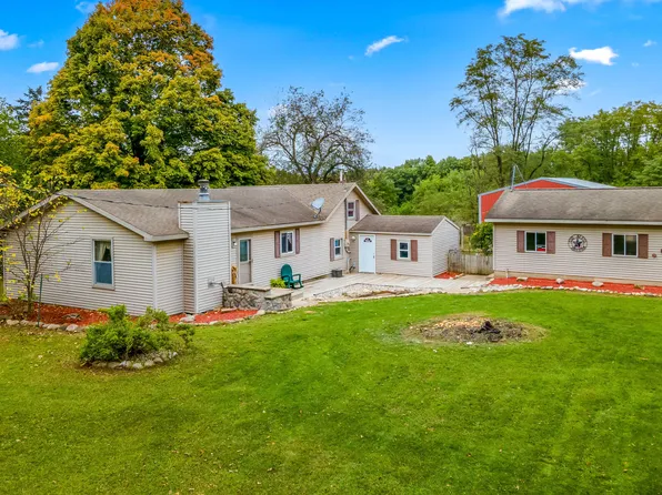 4480 W Hastings Lake Rd, Jonesville, MI 49250