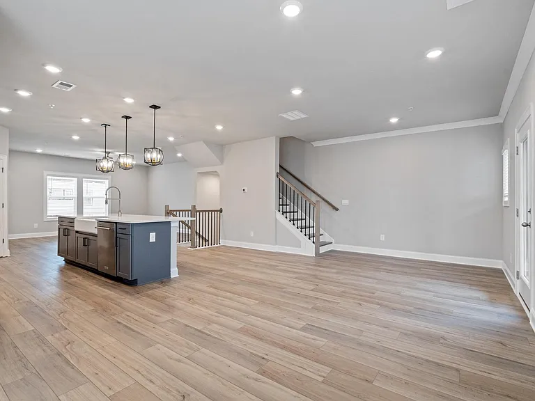 713 Mulberry Walk — Photo 13