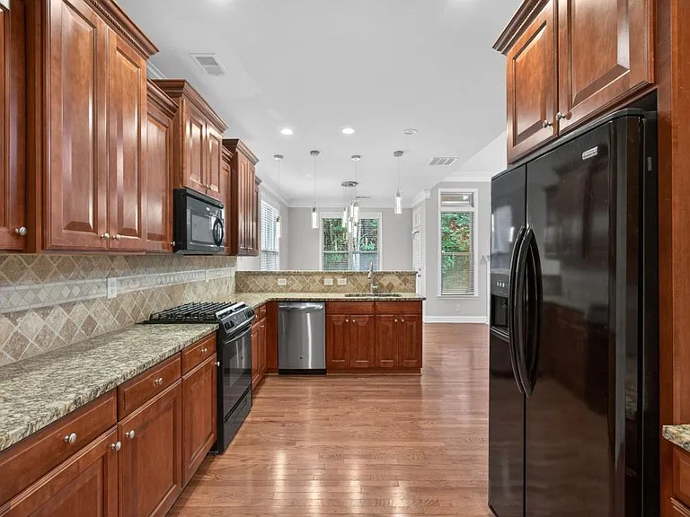 2935 Whitfield Ave — Photo 22