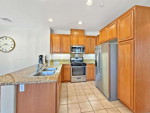 5th image of 25431 Wharton Dr