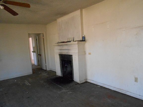 4th image of 2207 Phillips Ln