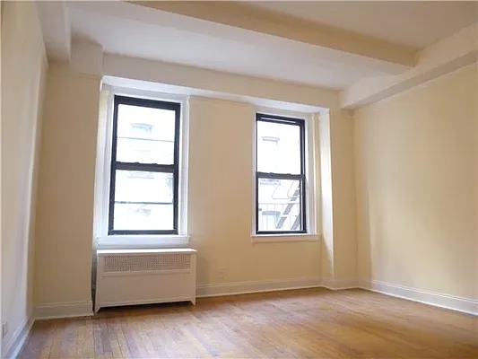 Rented by Siderow Residential Group | media 2