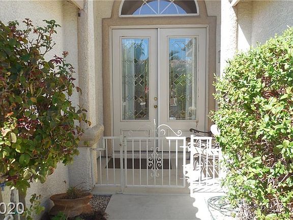 2nd image of 471 Beardsley Cir #471