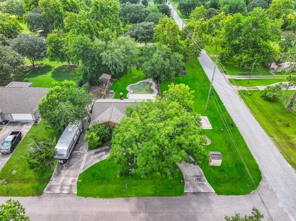3827 Shady Ln, Santa Fe, TX 77517