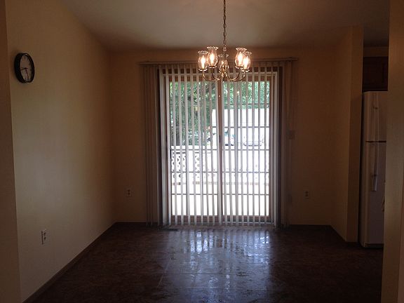 Dinning with door-wall