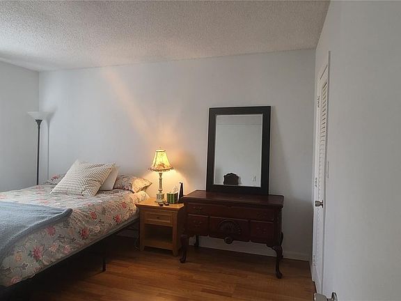 5th image of 424 N Riverside Dr APT 205
