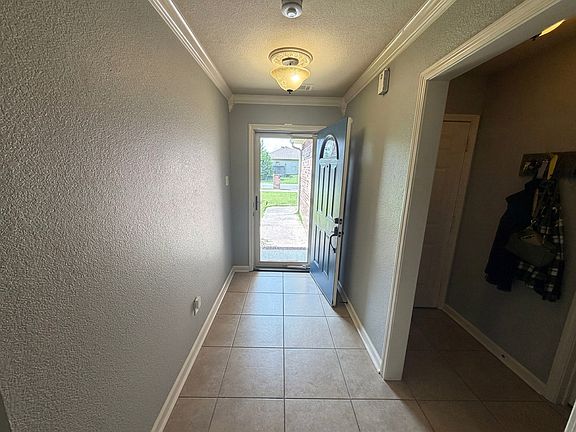 5th image of 15 Castleton Dr