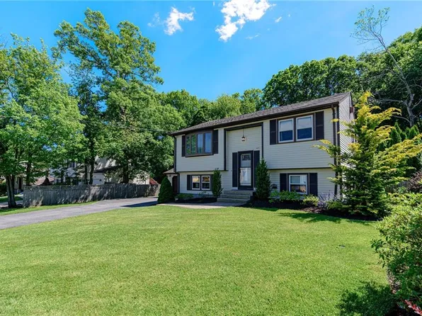 42 Seminole Trl, Cranston, RI 02921