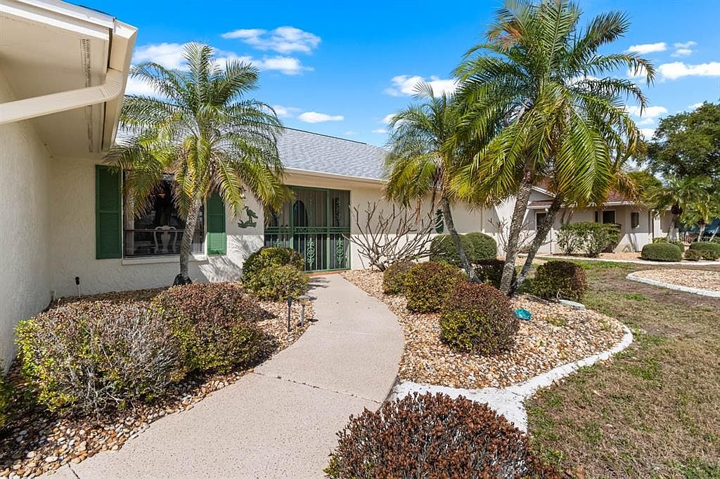 2111 View Dr W