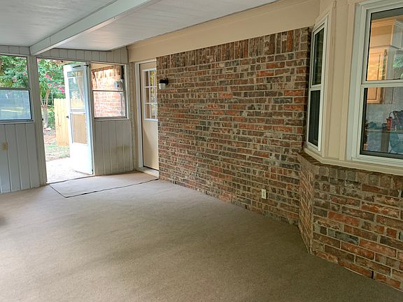 3rd image of 411 Lynda Ct