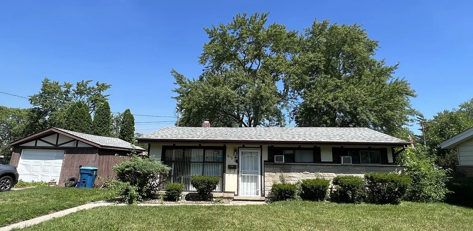 658 River Dr photo 1