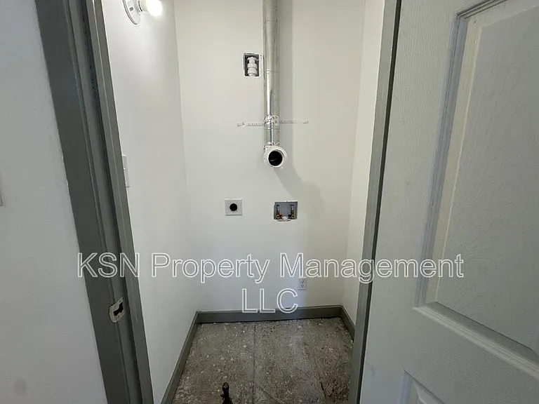 1436 E 42nd St — Photo 22