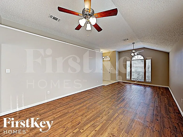 3955 Cypress Gardens Dr — Photo 3