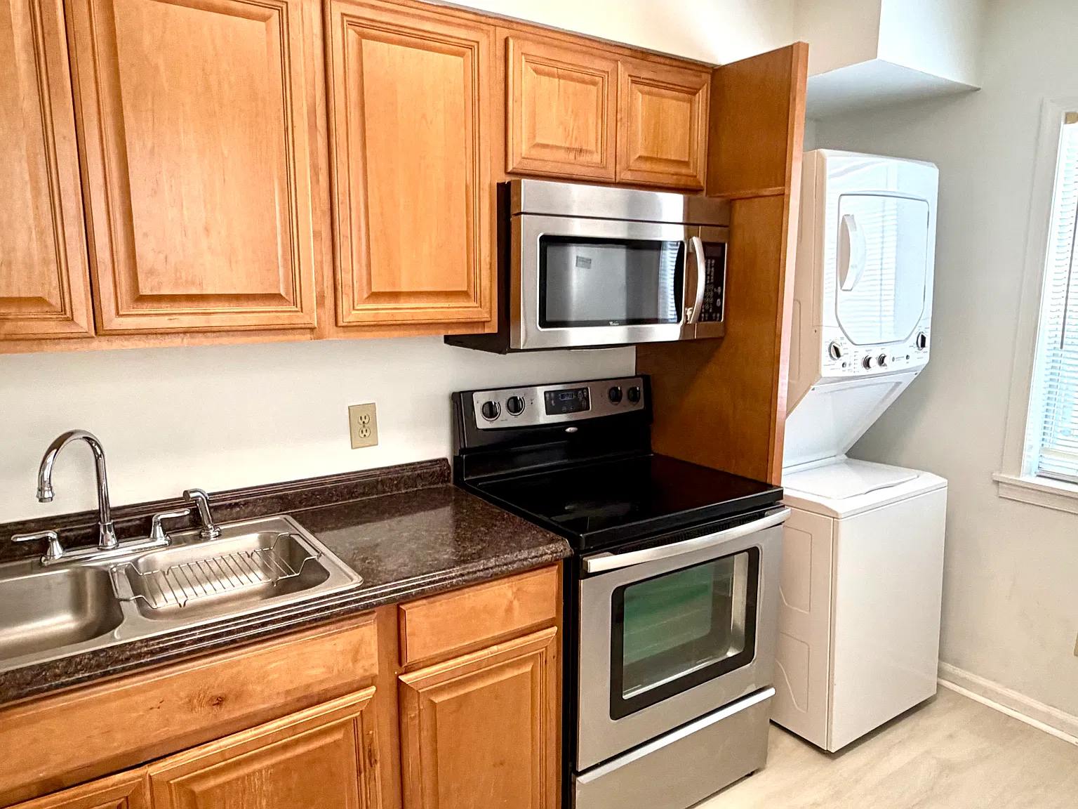 2 bed, 2.5 bath, 1168 sqft, $1,650 — Photo 3