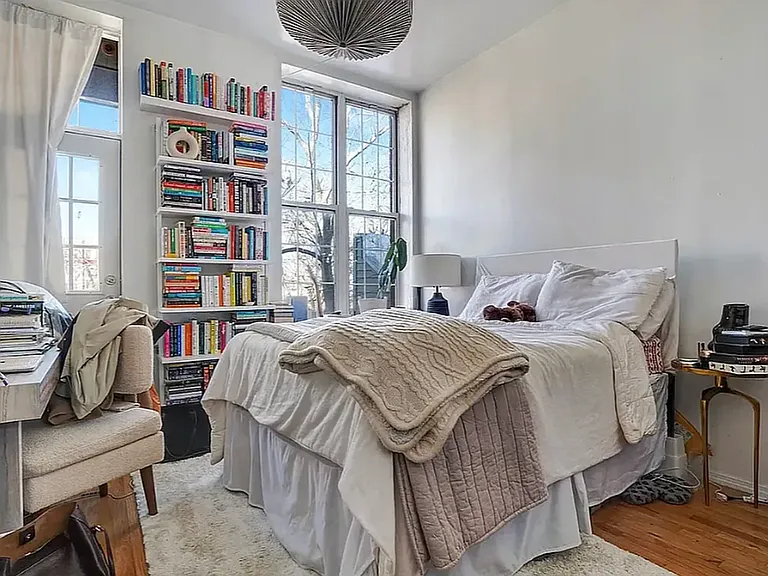 82 Devoe St #2F — Photo 3