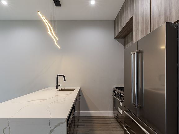 4th image of 856 Hancock St #1C