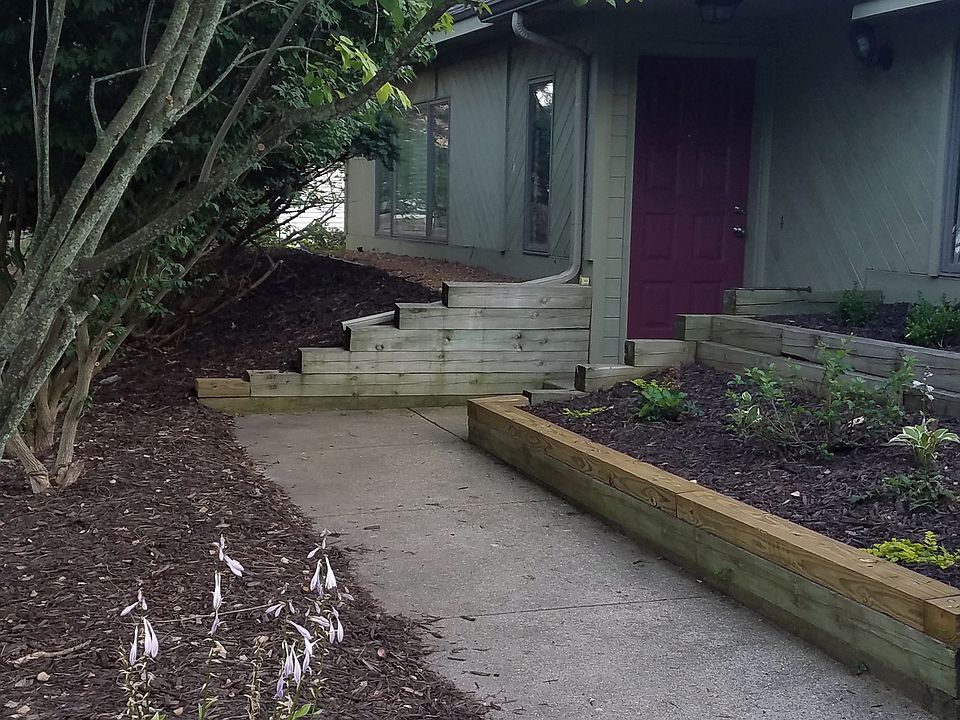 1st image of 2366 Lakehurst Dr NE