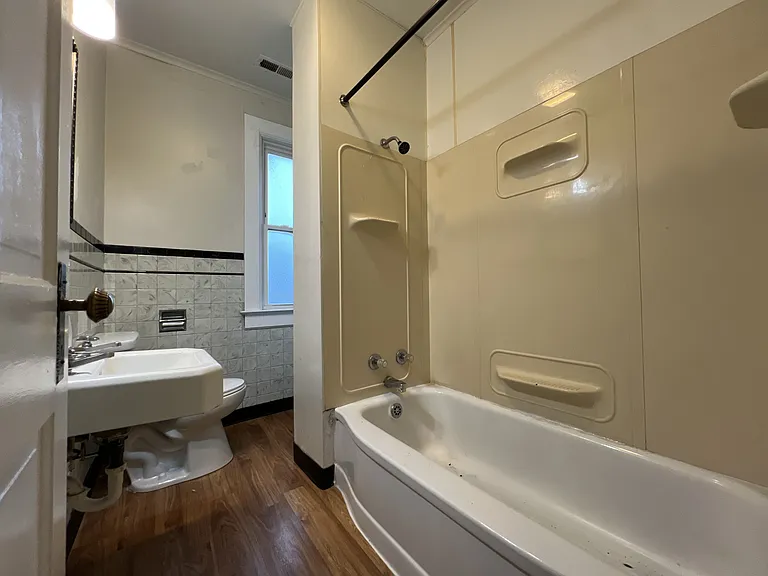 697 Wilson Ave — Photo 13