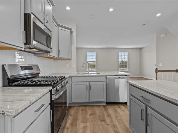 128 Freeman Dr, Hampton, VA 23666