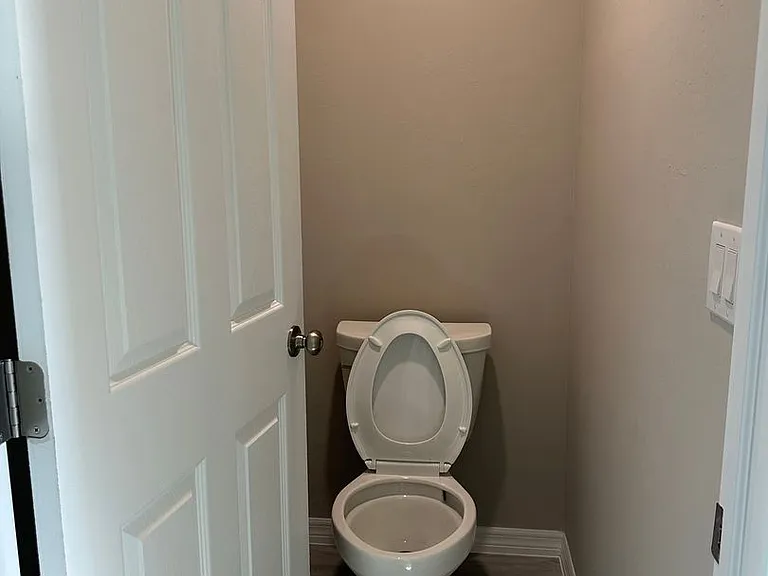 3610 NE 9th Pl — Photo 10