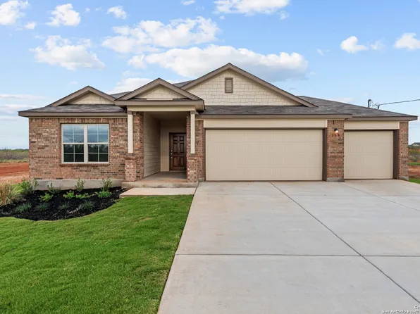 109 Reno Trail, Floresville, TX 78114