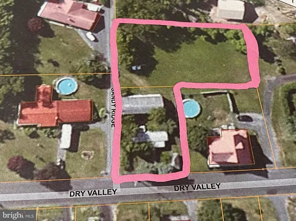415 Dry Valley Rd, Burnham, PA 17009