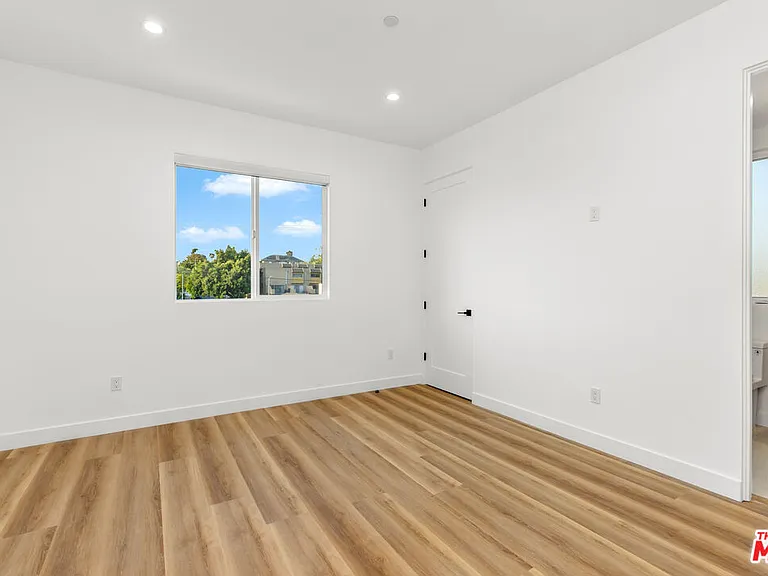 5225 W 20th St #1/4 — Photo 11