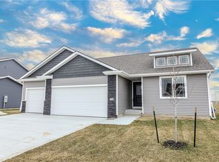 719 NE Doe Pointe Dr, Ankeny, IA 50021