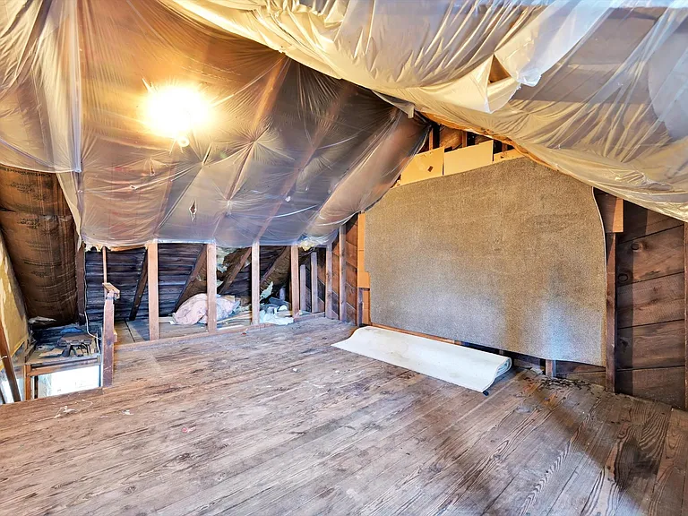 1323 W Norwegian St — Photo 24