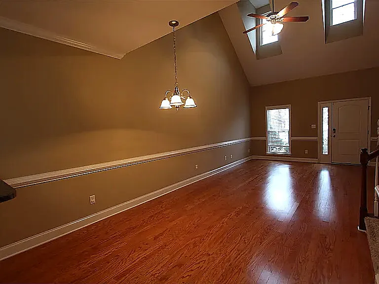 3 bed, 2.5 bath, 1584 sqft, $1,900 — Photo 4