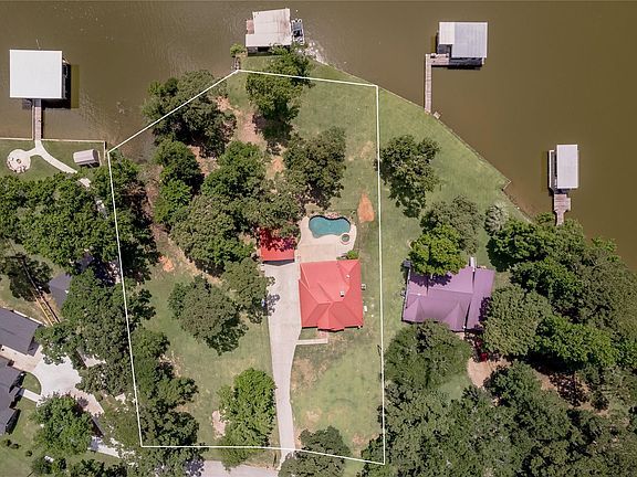 4th image of 324 Red Oak Ln