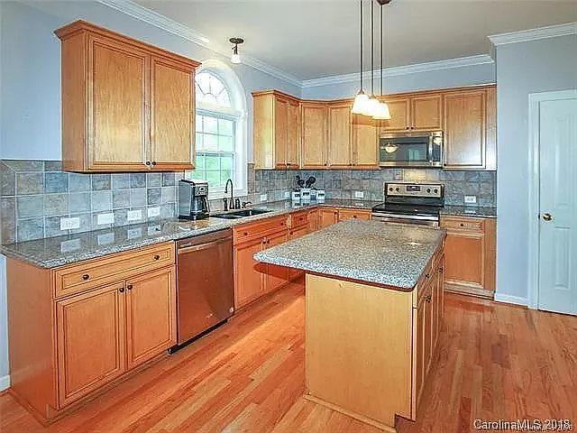 14544 Maclauren Ln — Photo 3