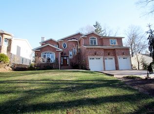 91 Benton Rd, Paramus, NJ 07652