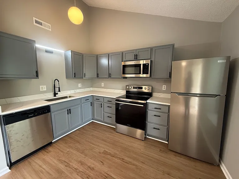 608 N Jackson St — Photo 1
