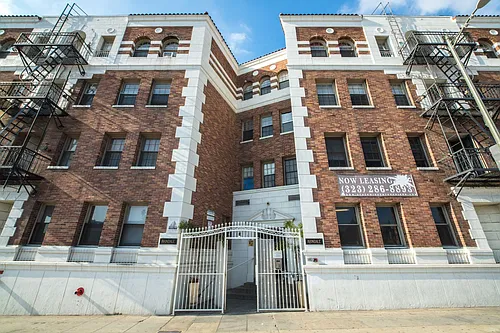 Avondale Hollywood Apartments Photo 1