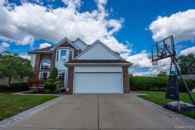 1st image of 31233 Woodview Dr