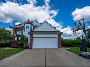 31233 Woodview Dr, Chesterfield, MI