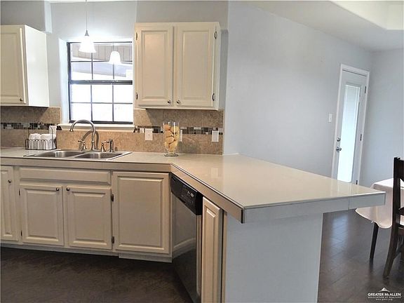 4th image of 2101 Mockingbird St