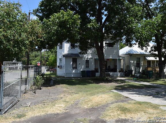 4th image of 602 Barbe St