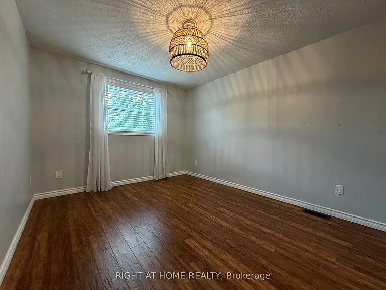 41 Edgemere Dr — Photo 18