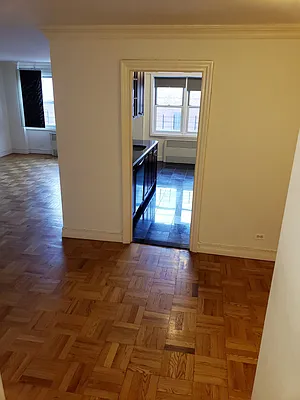 Rented by Metro Garden Realty NYC | media 34