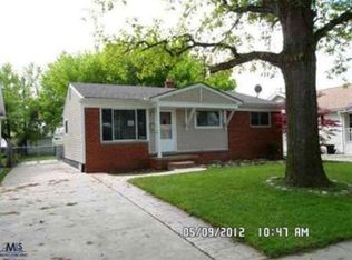 22620 Arcadia St, Saint Clair Shores, MI 48082