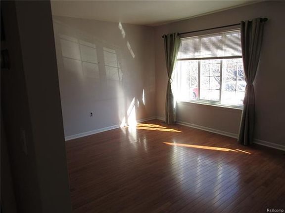 3rd image of 1959 Wickham St #1