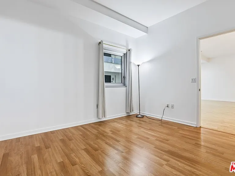 630 W 6th St #310 — Photo 19
