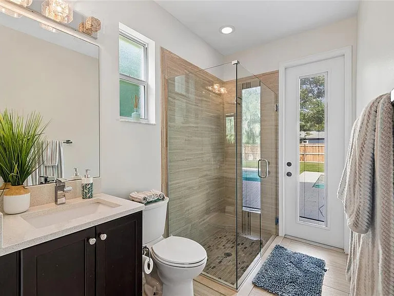 110 S Beverly Ave — Photo 21