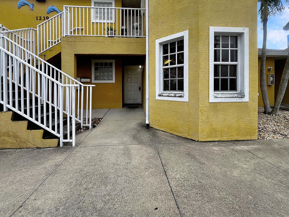 1st image of 1239 SE 8th St APT 3